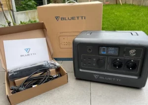 BLUETTI EB70 Powerstation - 2