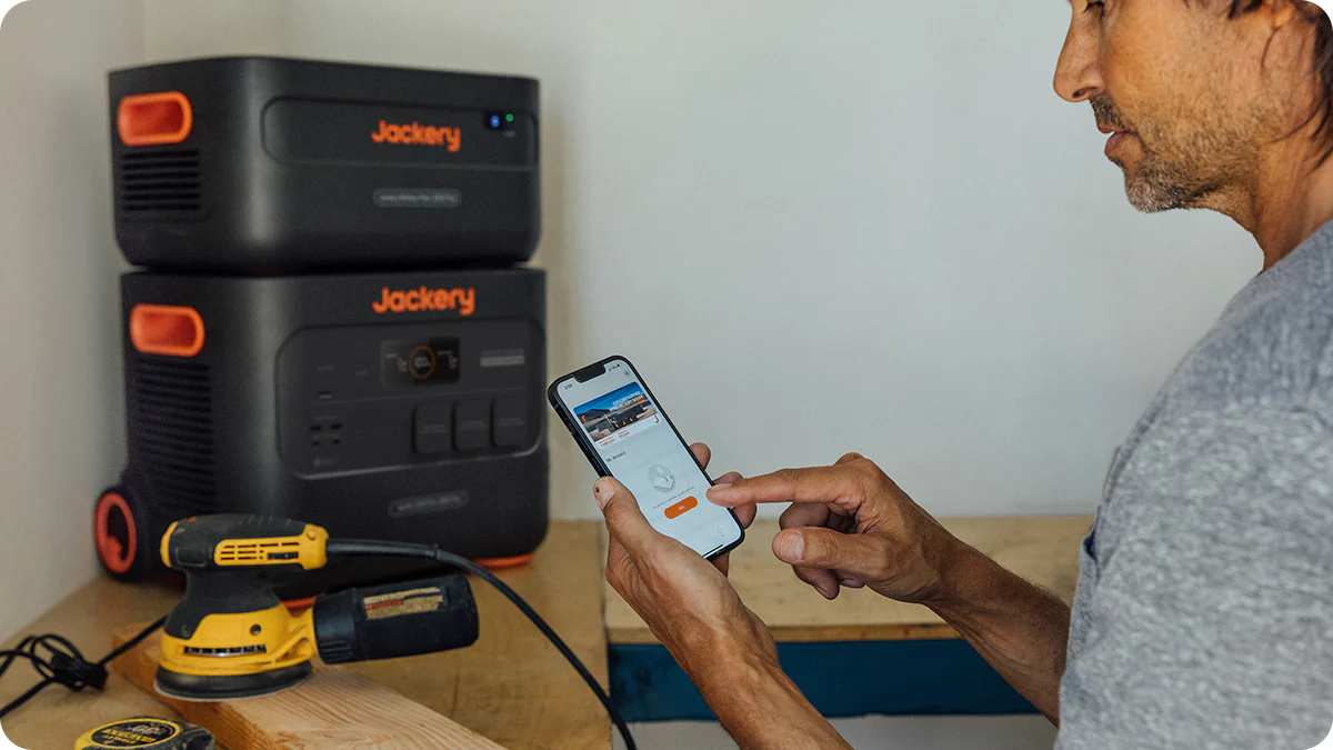 Jackery-Explorer-2000-Plus---4